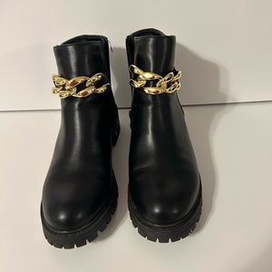 Nicole miller  black leather bots size 8.5 excellent condition